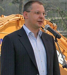 По-рано в пленарна зала премиерът Сергей Станишев призна, че темпът на икономическия растеж в България може да бъде нарушен, ако заради световната финансова криза стагнацията в рамките на страните от ЕС се увеличи. 
