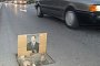 Снимка на варненския кмет над шахта
