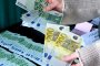 Затворнички ужилиха баба с 400 лв.