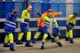 Чистачите на Острова надяват слушалки
