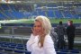 Симона Първанова празнува рожден ден на гърдите си