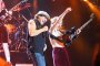 Понижиха румънски митничари заради AC/DC
