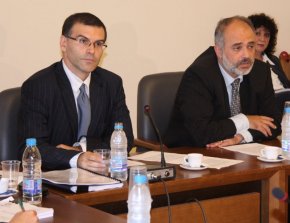 Финансовият министър Симеон Дянков и социалният Тотю Младенов са сред „любимците“ на нацията

