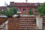 Събарят сгради в Перник след труса в събота