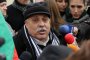 Семейство заплашва да се запали пред президенството