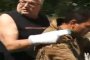 Ето го изверга, който влачи кучето си с колата
