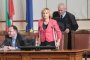 Мая Манолова се появи с патерици