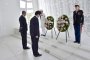  Абе и Обама поставиха венци на мемориала в Пърл Харбър