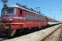   Цигани замеряха влак с камъни, мъж пострада