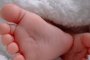  2-годишно дете стоя заключено в кола при 30°, почина в болница 