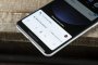 Google Assistant помага по време на изчакващи обаждания