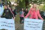 Протест подкрепя учителката, обвинена, че е ударила с чин дете 
