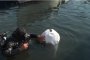 Водолаз почисти сам рибарското пристанище в Созопол