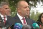 Слушам хората, чета плакатите: Президентът