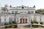 Взривиха куфар с надпис 