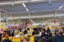 В Jumbo може, в мол-не: умно от властта
