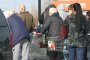 Полиция ще разгонва опашките пред магазините 