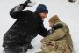 бой със снежни топки