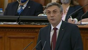 Мустафа Карадайъ от трибуната на НС
