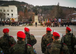 Румен Радев пред паметника на Гоце Делчев в Благоевград