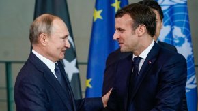 Макрон на гости на Путин