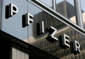 
Фармагигантът Pfizer явно няма очаквания за бързо приключване на пандемията от коронавирус