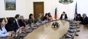 
Министър-председателят Кирил Петков и вицепремиерът Асен Василев обсъдиха с представители на Европейската банка за възстановяване и развитие (ЕБВР) и на Европейската инвестиционна банка (ЕИБ) стратегическите инфраструктурни проекти 