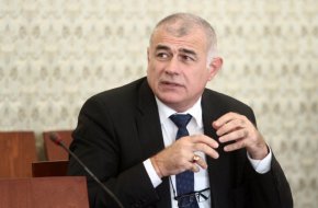 Гьоков обясни, че не се е срещал с тях, но е бил поканен от управляващата коалиция в сградата на НС