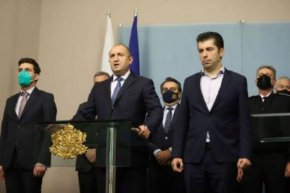  Радев направи изявление след извънредна консултативна среща с МС и службите заради около Украйна.