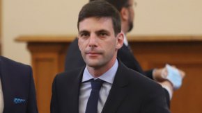 Парламентарният шеф няма да се качва на връх Шипка за тържествата