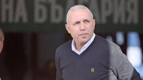  

Бившият селекционер на България каза, че това, което го е отблъснало от професията, са опитите за вмешателство в работата му