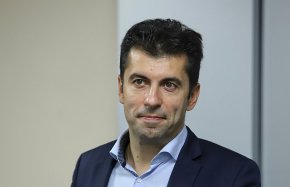 В мотивите си министър-председателят посочи, че негов военен министър не може да използва думата „операция”, вместо „война”, във връзка със събитията в Украйна