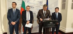 Сигналът е с искане да се установи дали докато е бил служебен министър на икономиката той е извършил престъпно бездействие или престъпление по служба, като не е изготвил наредба по злоупотреби с т.нар. златни паспорти