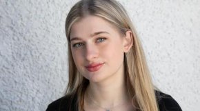 Фийби Гарет, която участва в първото в света изпитание на Covid-19, не развива симптоми и не дава положителен резултат. 