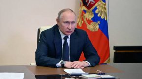 Лидерът опроверга и твърденията на някои медии, че изплатените суми възлизат само на 11 000 рубли (100 долара)
