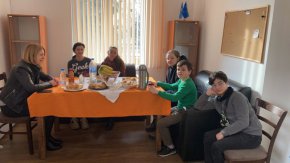 Двете сестри, потомки на бесарабски българи, и техните деца, идват от Одеса