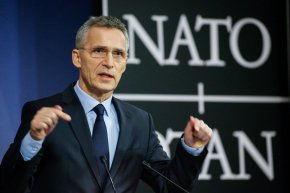 Столтенберг и държавният секретар Антъни Блинкън направиха изявление преди началото на заседанието на министрите на външните работи на Алианса в Брюксел
