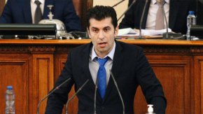 Кирил Петков по време на течащия в блиц контрола в парламента