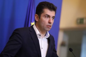 Ние обмисляме всяка една санкция поотделно, а не говорим общо, заяви Петков