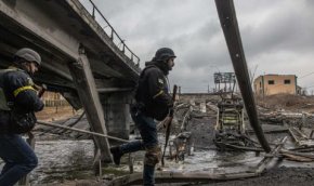 
След настояване на Китай и на сенатори по повод обвиненията на Русия за разкрити при нейната инвазия лаборатории за биологично и химическо оръжие в Украйна, заместник – държавният секретар Виктория Нюланд призна този факт