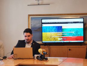 
Днес на специална пресконференция представители на Националния младежки комитет на ВМРО представиха готовата платформа, която ще бъде в помощ на бежанците от войната в Украйна