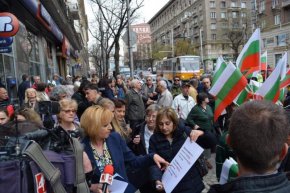 Държавата обяви, че няма да удължава срока на мораториума върху цените на тока, водата и парното