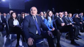 
Националното събрание на ГЕРБ с пълно единодушие от 943 гласа, без против и въздържали се отново избра Бойко Борисов за шеф на партията