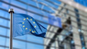 По думите на говорителя съдът е наредил на Русия незабавно да прекрати военните действия в Украйна