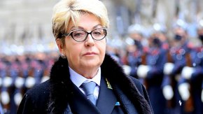 Посланикът отбелязва, че по време на посещението на министъра на отбраната на САЩ Лойд Остин в големите български градове, включително Варна и София, са се провели антинатовски митинги в подкрепа на Русия