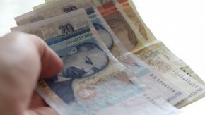 Напомняме, че от 1 април МРЗ ще се вдигне от 650 на 710 лв