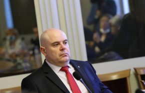 Пленумът ще реши на 4 април да се събере, за да прецени дали предложението на Йорданова е допустимо