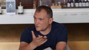 

Извършват се разпити на поемни лица, оглед на веществени доказателства, разпитват се и други свидетели