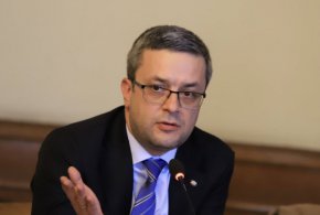 Заместник-председателят от ПГ на ГЕРБ - СДС Тома Биков в декларация от името на група