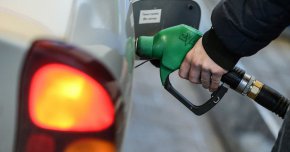 
Тоталната измама с цените на горивата в България продължава